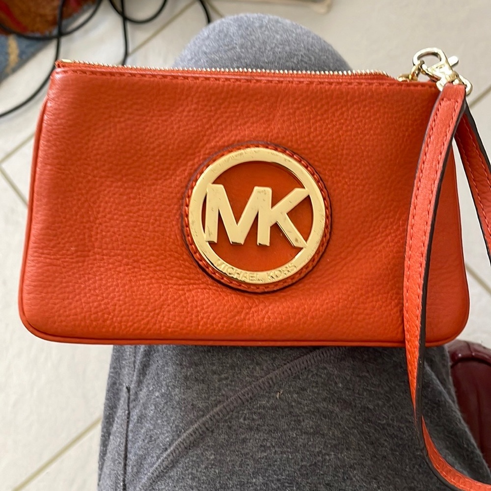 Michael kors leather wristlet